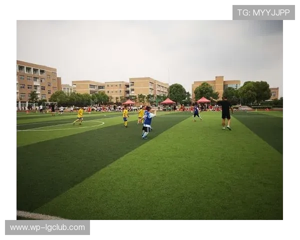 中国足球新星陈康成长之路与赛场奋斗精神全面解析 中国足球新星陈康成长之路与赛场奋斗精神全面解析